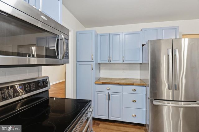36 MIDLAND DR, Newark, DE 19713