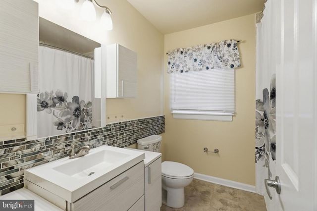36 MIDLAND DR, Newark, DE 19713
