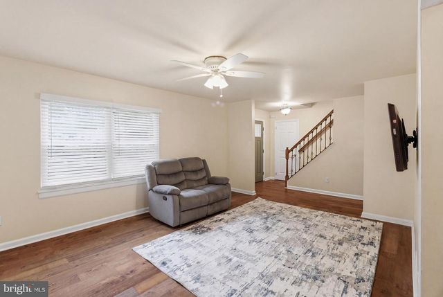 36 MIDLAND DR, Newark, DE 19713