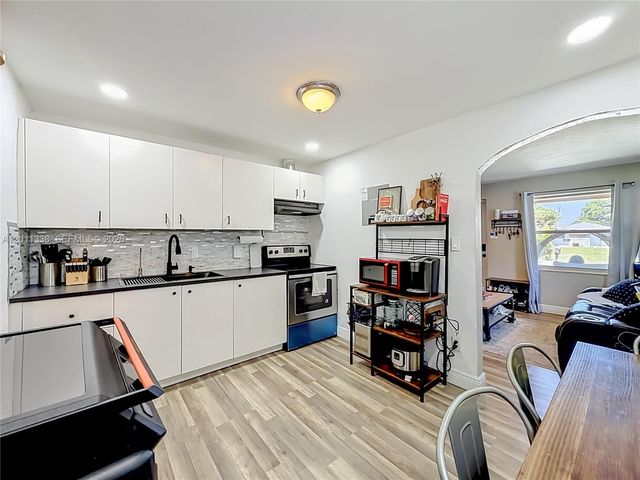 800 NW 17th Ter, Pompano Beach, FL 33069