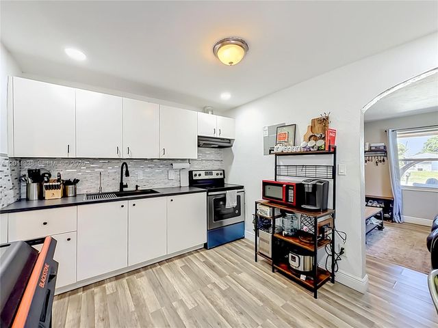 800 NW 17th Ter, Pompano Beach, FL 33069