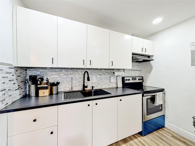 800 NW 17th Ter, Pompano Beach, FL 33069