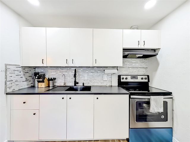 800 NW 17th Ter, Pompano Beach, FL 33069
