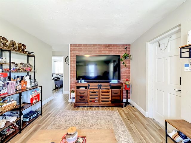 800 NW 17th Ter, Pompano Beach, FL 33069