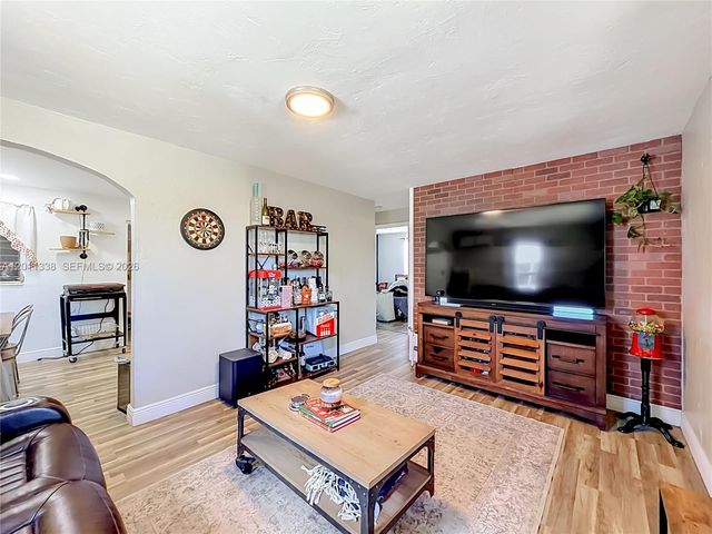 800 NW 17th Ter, Pompano Beach, FL 33069