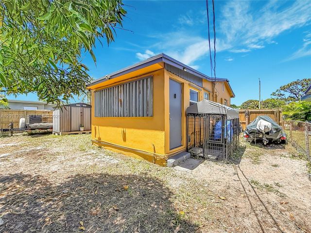 800 NW 17th Ter, Pompano Beach, FL 33069