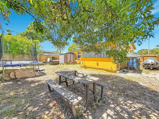 800 NW 17th Ter, Pompano Beach, FL 33069