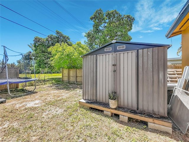 800 NW 17th Ter, Pompano Beach, FL 33069