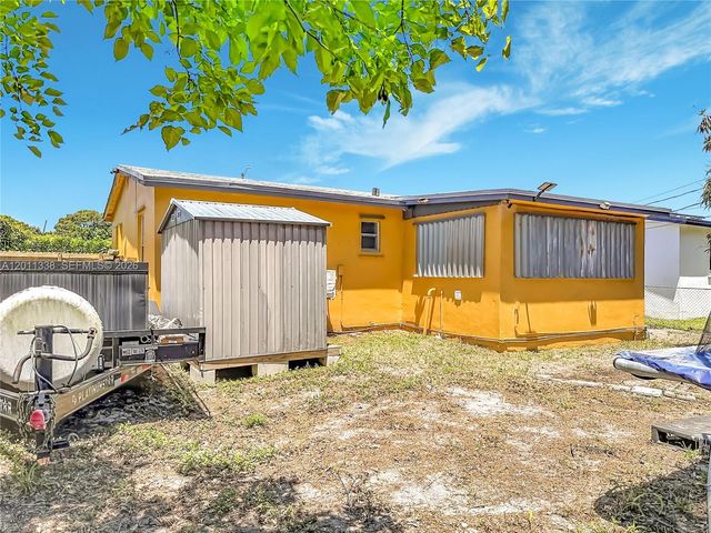 800 NW 17th Ter, Pompano Beach, FL 33069