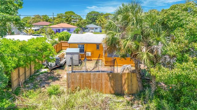 800 NW 17th Ter, Pompano Beach, FL 33069