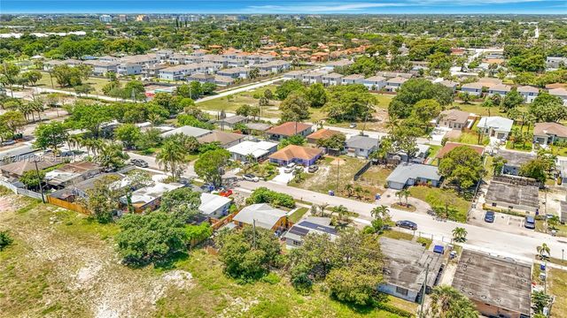 800 NW 17th Ter, Pompano Beach, FL 33069