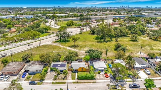 800 NW 17th Ter, Pompano Beach, FL 33069