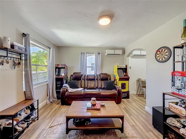 800 NW 17th Ter, Pompano Beach, FL 33069