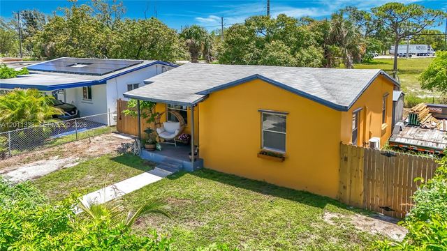 800 NW 17th Ter, Pompano Beach, FL 33069