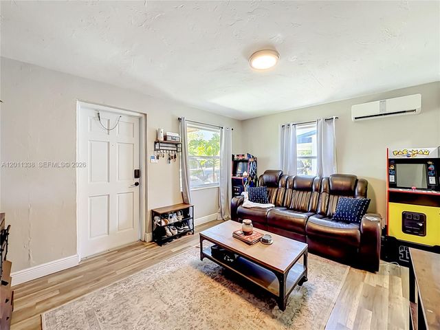 800 NW 17th Ter, Pompano Beach, FL 33069