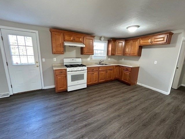 85 Emmet 85, Brockton, MA 02302