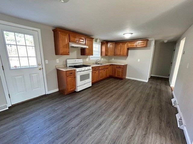 85 Emmet 85, Brockton, MA 02302