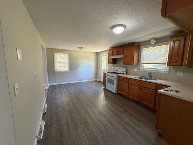85 Emmet 85, Brockton, MA 02302