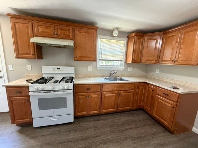 85 Emmet 85, Brockton, MA 02302