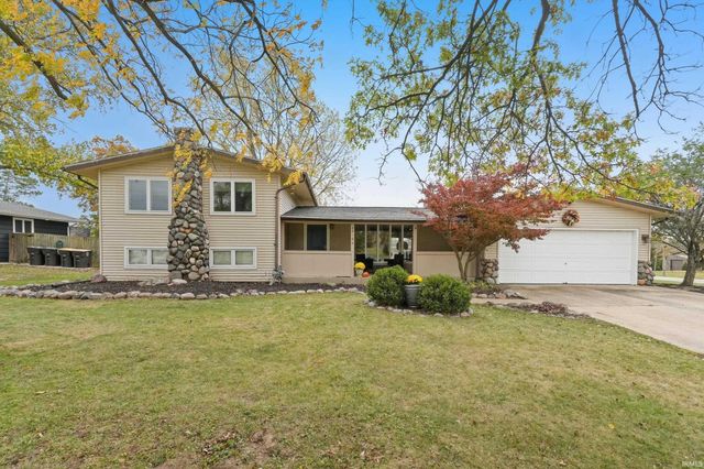 9166 Auburn Road, Fort Wayne, IN 46825