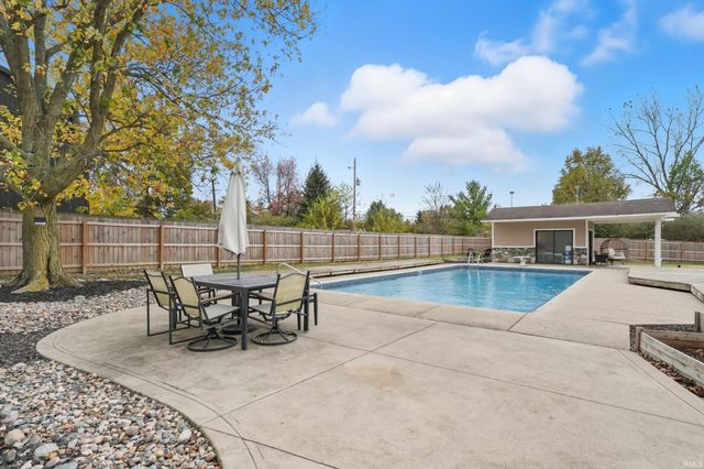 9166 Auburn Road, Fort Wayne, IN 46825