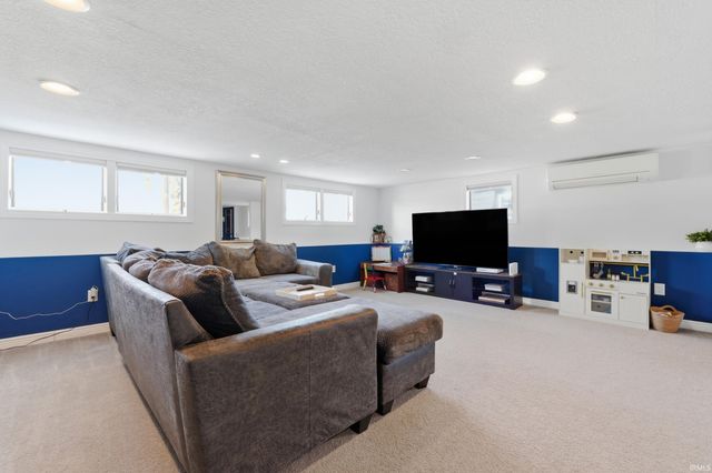 9166 Auburn Road, Fort Wayne, IN 46825