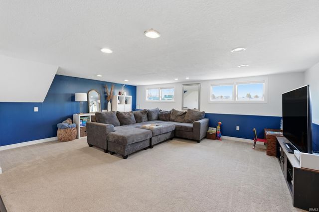 9166 Auburn Road, Fort Wayne, IN 46825