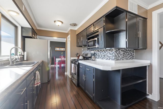 9166 Auburn Road, Fort Wayne, IN 46825