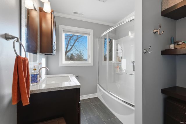 9166 Auburn Road, Fort Wayne, IN 46825