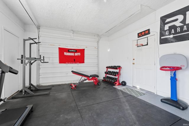 9166 Auburn Road, Fort Wayne, IN 46825