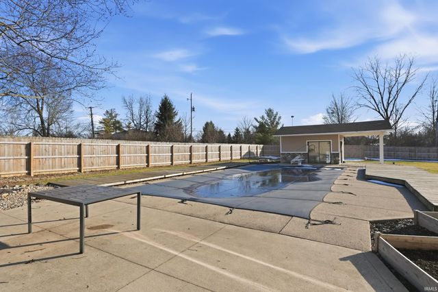 9166 Auburn Road, Fort Wayne, IN 46825