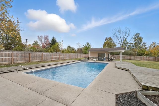 9166 Auburn Road, Fort Wayne, IN 46825