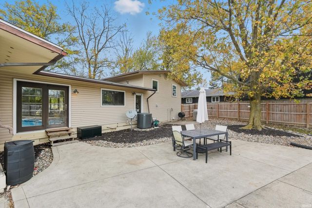 9166 Auburn Road, Fort Wayne, IN 46825