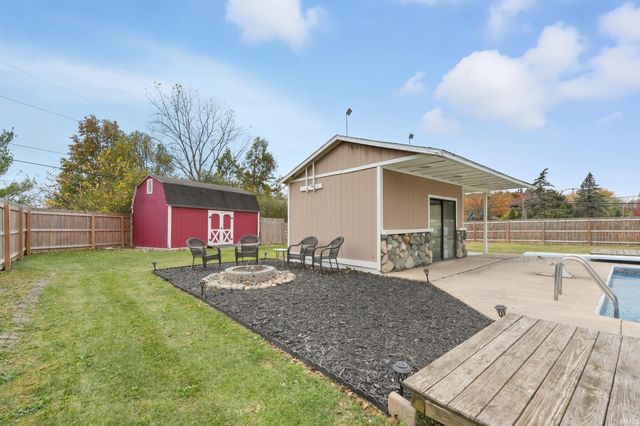 9166 Auburn Road, Fort Wayne, IN 46825