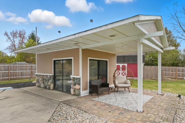 9166 Auburn Road, Fort Wayne, IN 46825