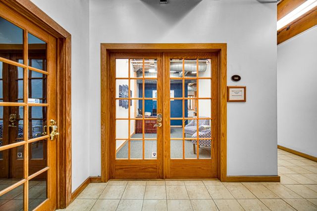 566 W Lake Street, Chicago, IL 60661