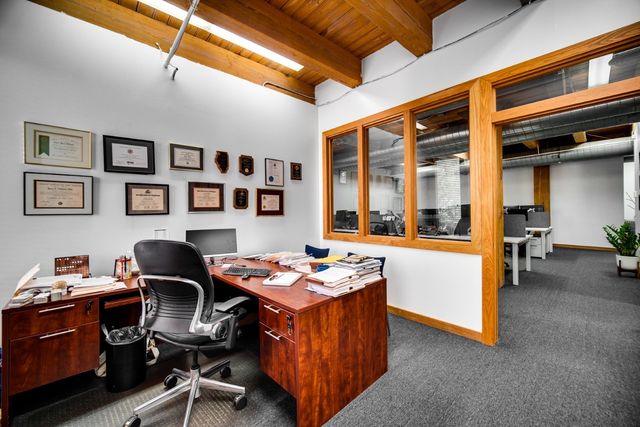566 W Lake Street, Chicago, IL 60661