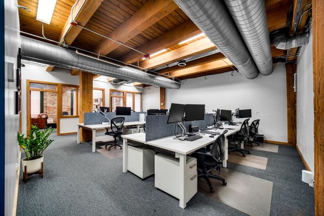 566 W Lake Street, Chicago, IL 60661