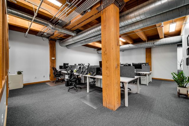 566 W Lake Street, Chicago, IL 60661