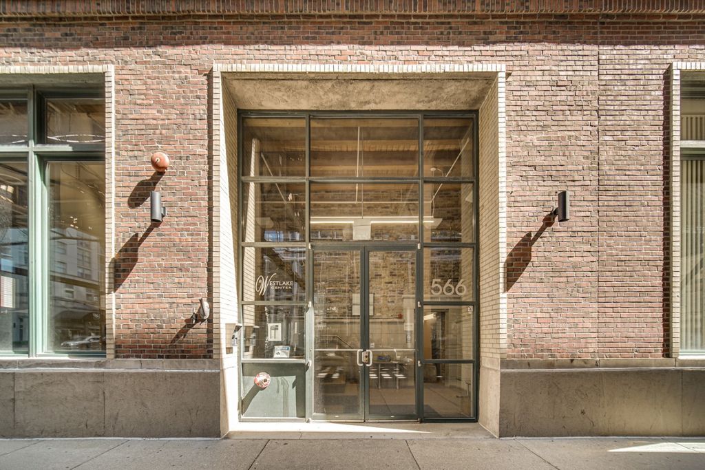 566 W Lake Street, Chicago, IL 60661