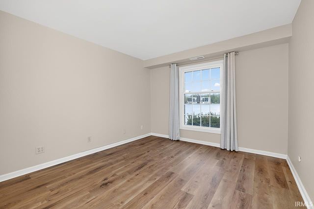1077 Greenleaf Blvd Apt 101, Elkhart, IN 46514