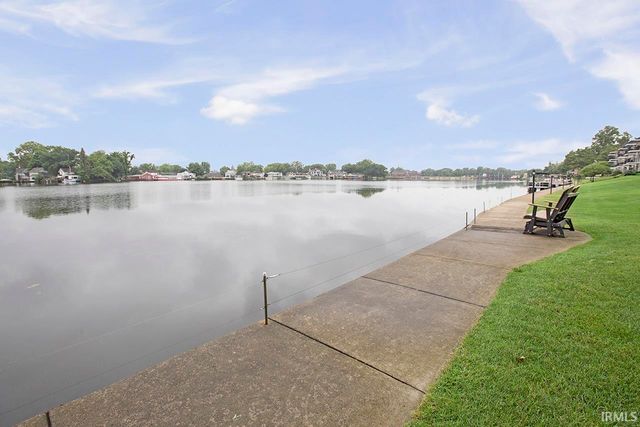 1077 Greenleaf Blvd Apt 101, Elkhart, IN 46514