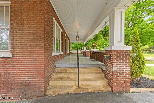 834 West Locust Street, Johnson City, TN 37604