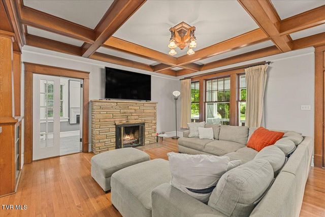 834 West Locust Street, Johnson City, TN 37604