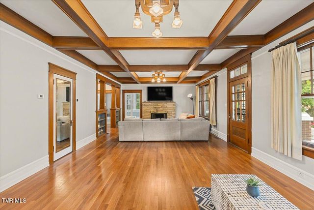 834 West Locust Street, Johnson City, TN 37604