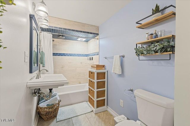 834 West Locust Street, Johnson City, TN 37604
