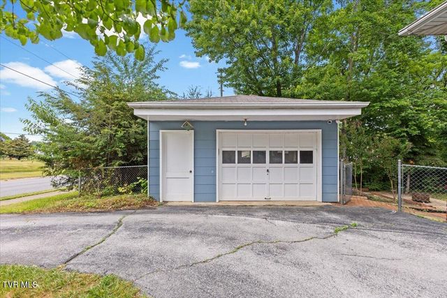 834 West Locust Street, Johnson City, TN 37604