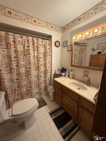 1545 Harbour Boulevard, Trenton, MI 48183