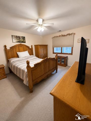 1545 Harbour Boulevard, Trenton, MI 48183