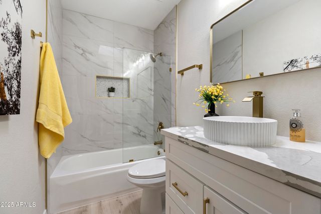 25843 S EASTLAKE Drive, Sun Lakes, AZ 85248